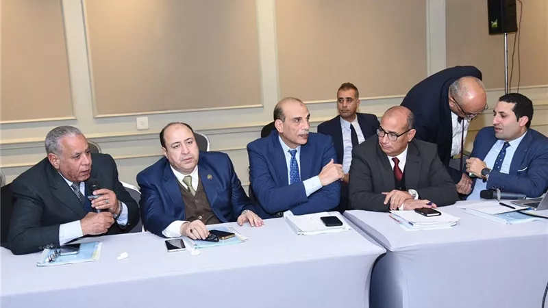 حاتم عبد الغفار يطالب بخفض رسوم 30 ألف جنيه عن بقالي التموين 