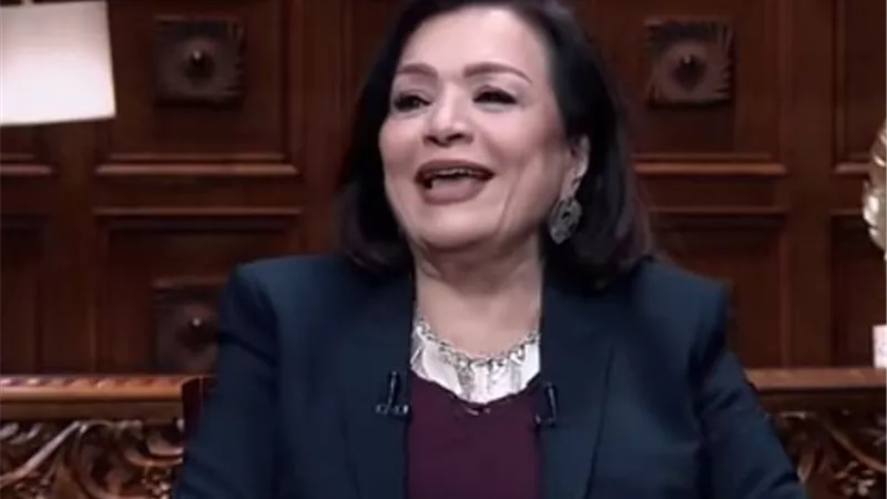 منى ذو الفقار تحكي عن بدايتها في المحاماة.. أول مرتب كان 18 جنيه