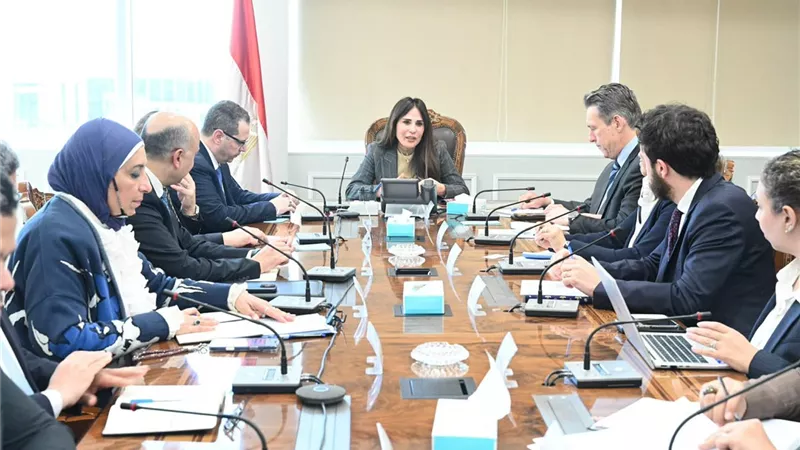 وزيرة الإسكان تبحث مع المدير الإقليمي بالبنك الأوروبي أوجه التعاون المشترك
