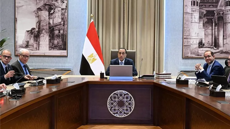 رئيس الوزراء يستعرض الإصدارة الجديدة المحدثة من وثيقة سياسة ملكية الدولة