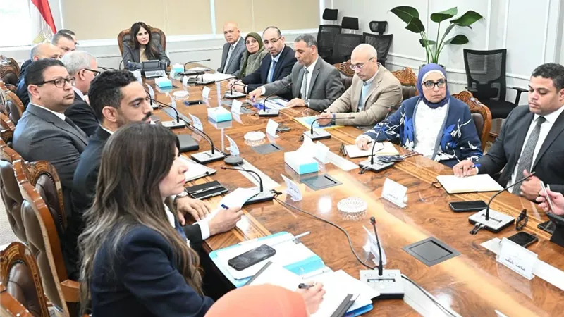 وزيرة الإسكان تتابع موقف تسليم الوحدات بالأبراج الشاطئية وكومباند 