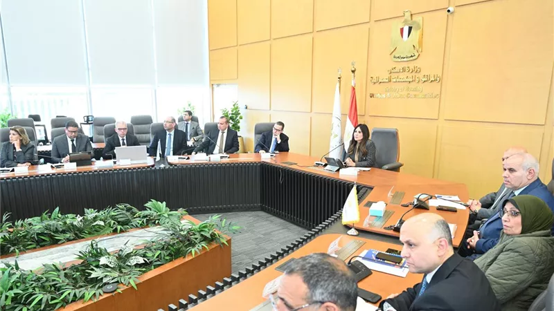 وزيرة الإسكان: نعمل على ضغط البرامج الزمنية بكافة المشروعات لتسليم الوحدات بالمواعيد المقررة