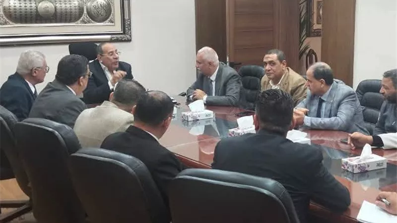 القابضة الغذائية وشعبة المواد الغذائية يطاردان