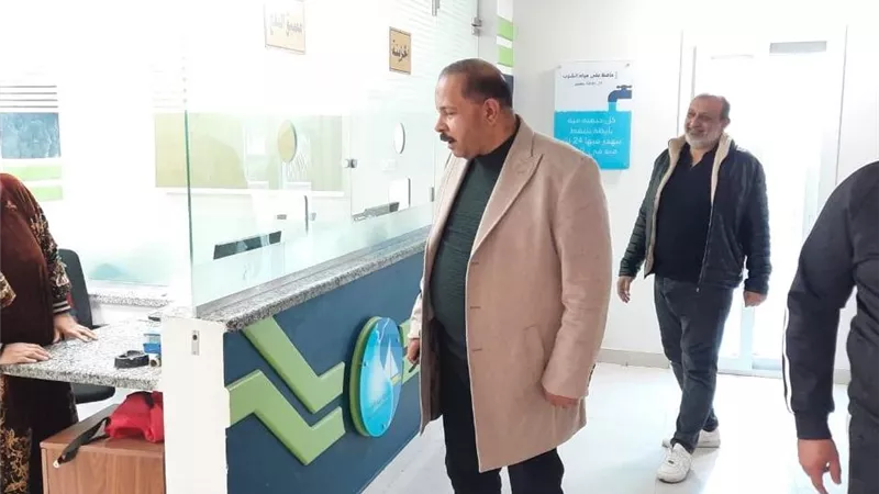 رئيس مياه دمياط يتابع كفاءة الخدمات المتنقلة بمدينة رأس البر السياحية 