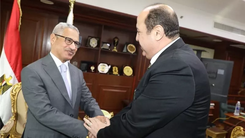 رئيس غرفة بني سويف يناقش آليات ضبط الأسواق ومواجهة فوضى الأسعار