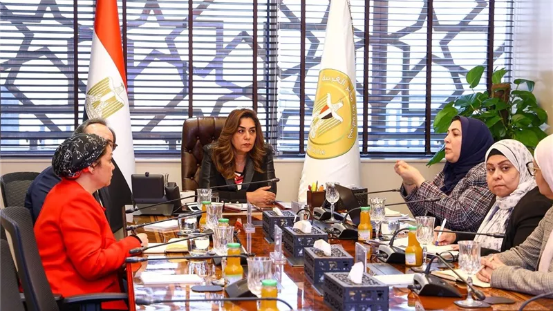 وزيرة التنمية المحلية والبيئة تستعرض خطة تطوير الإدارة المتكاملة للبحيرات المصرية