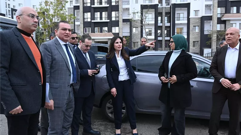 وزيرة الإسكان تتابع موقف الخدمات بالحى السكني الثالث 