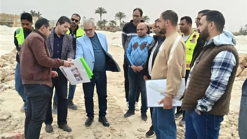 مسئولو الإسكان يتفقدون مشروعات مدينة العلمين الجديدة ومارينا