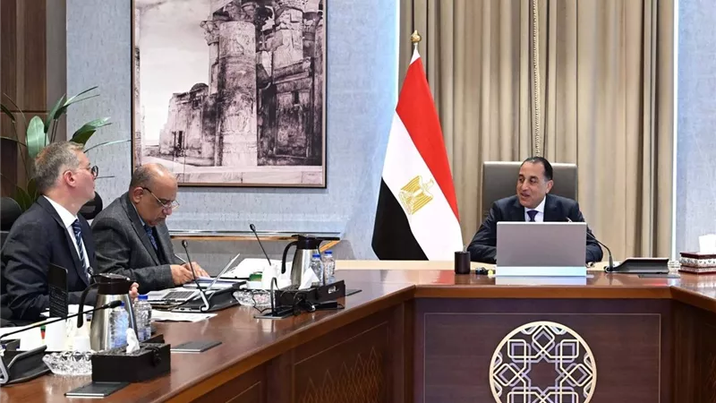 رئيس الوزراء يتابع إجراءات ترشيد استهلاك المواد البترولية والكهرباء