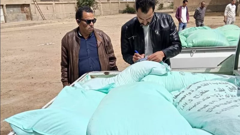 ضربات موجعة بالجيزة.. غلق محطة مياه مغشوشة ومصادرة سلع خطيرة.. صور
