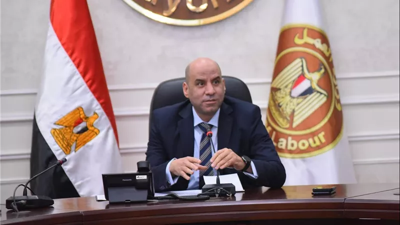 وزير العمل يصدر قرار حظر تشغيل الأطفال دون 15 عامًا وتنظيم تدريبهم
