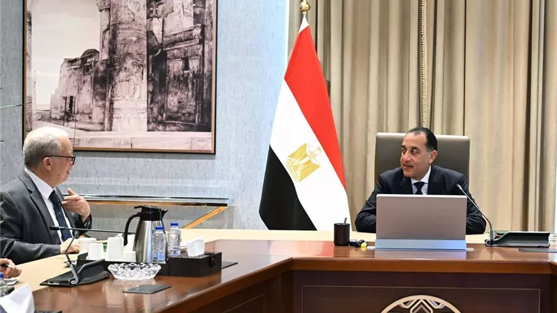 رئيس الوزراء يوجه بقيد 10 شركات حكومية بالبورصة خلال أسبوعين