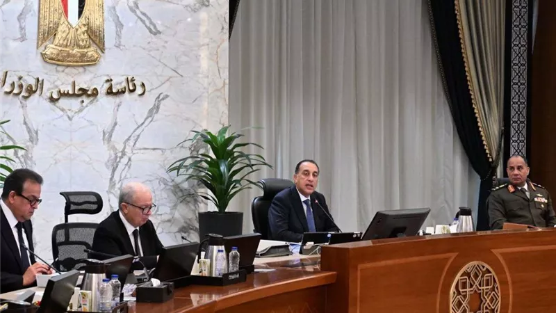 مجلس الوزراء:  مد مواعيد غلق المحال من10 إلى13 أبريل حتى11 مساءً بمناسبة الأعياد
