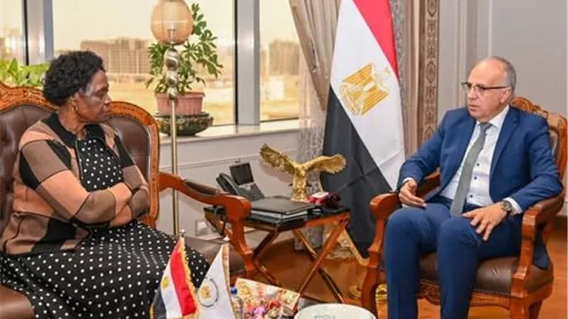 وزير الموارد المائية يبحث مع وزيرة البيئة الأوغندية تعزيز التعاون المائي وتفعيل مشروعات بـ6 ملايين دولار