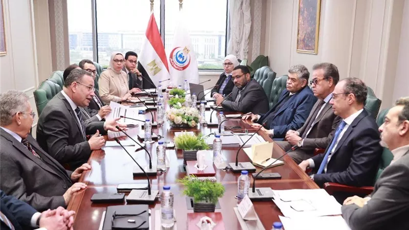 وزيرا الصحة والتعليم العالي يبحثان استراتيجية وطنية موسعة لتدريب وتأهيل الكوادر الطبية 