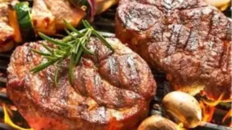 تباين في أسعار اللحوم بالأسواق المحلية.. والمنافذ الحكومية تواصل دورها في 