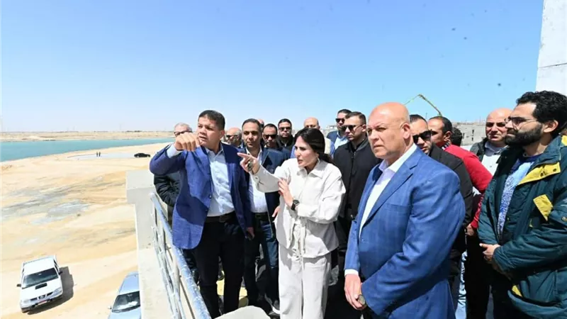 وزيرة الإسكان تتفقد مشروعات البحيرات الجنوبية 