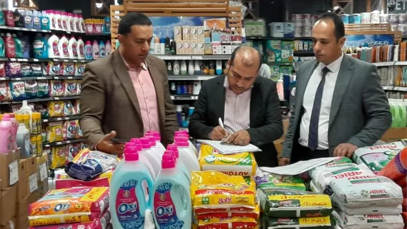 جهاز حماية المستهلك يضبط منتجات غذائية فاسدة بالقاهرة الجديدة ويحيل الواقعة للنيابة