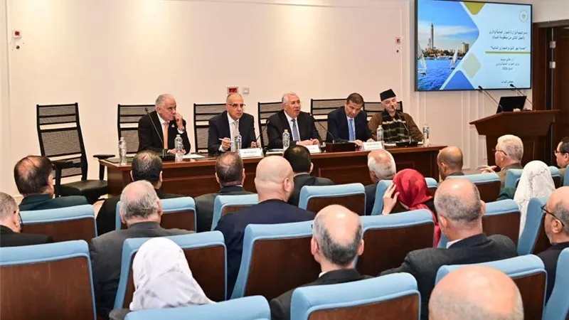 وزير الزراعة أمام 