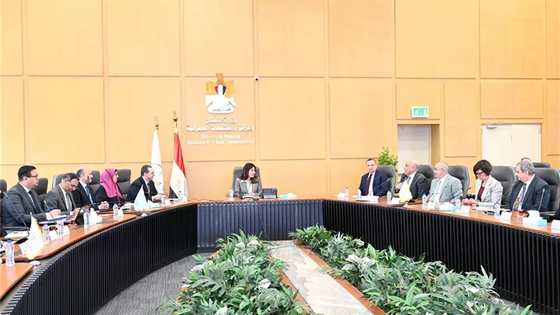 وزيرة الإسكان تبحث مع HDP تعزيز مبيعات مشروعات المدن الجديدة