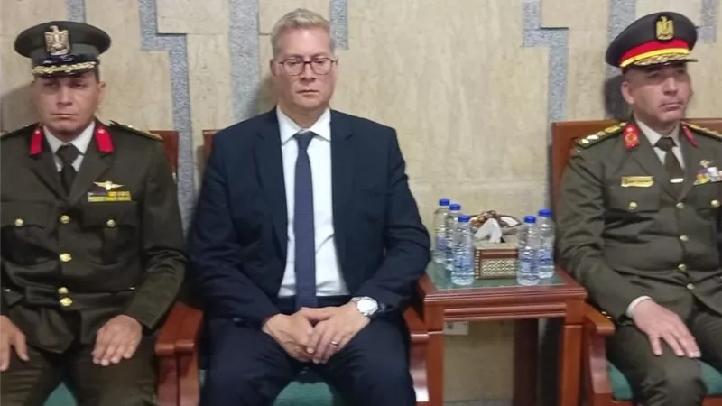 وزير البترول وقيادات القطاع يؤدون واجب العزاء في الشهيد المهندس حسام صادق بمسجد آل رشدان