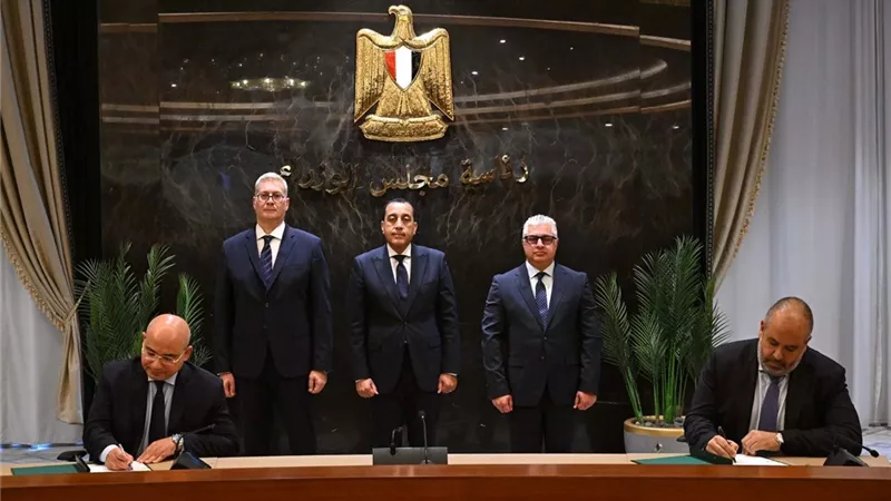 مدبولي يشهد توقيع عقد مشروع