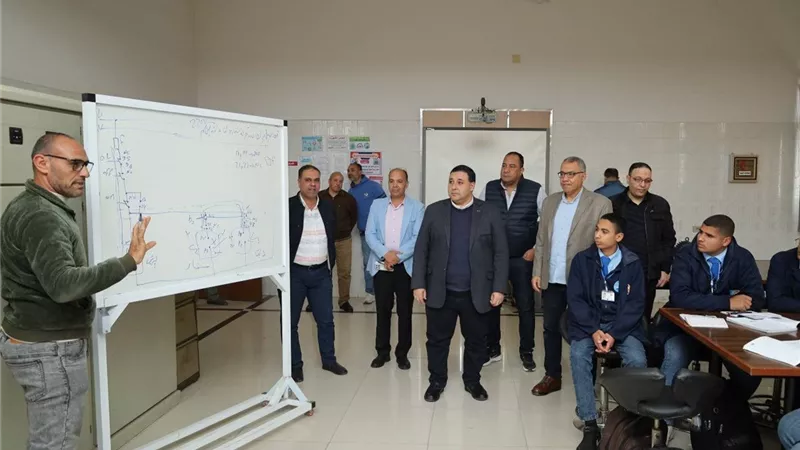 التراس يتفقد مدرسة مياه البحيرة ويؤكد بناء جيل قادر على التنمية
