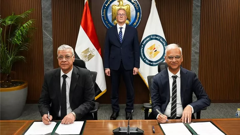 وزير البترول يشهد توقيع عقد توريد خام الفوسفات للمجمع الصناعي الجديد بالمنطقة الاقتصادية لقناة السويس