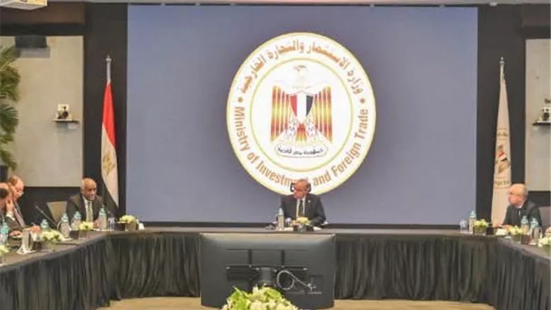  وزير الاستثمار يجتمع مع ممثلي