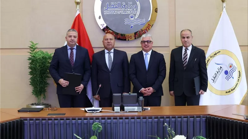 وزير النقل يشهد توقيعين بين شركة موانئ مصر البحرية و الهيئة العامة للمنطقة الاقتصادية لقناة السويس