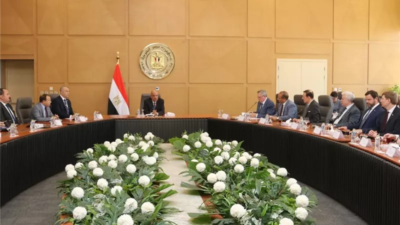وزير الكهرباء يستعرض مع وفد الدوما الروسي تطورات مشروعات الطاقة المتجددة والمحطة النووية بالضبعة