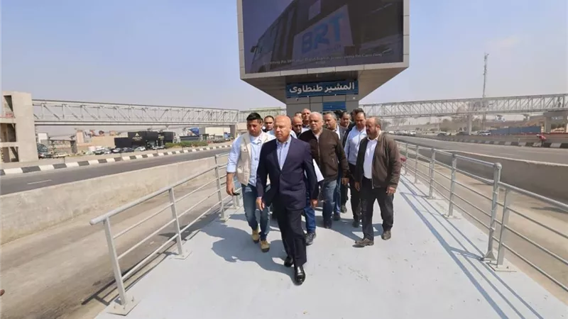 وزير النقل يجري جولة تفقدية هامة لمتابعة جاهزية المرحلة الثانية لمشروع الأتوبيس الترددي السريع