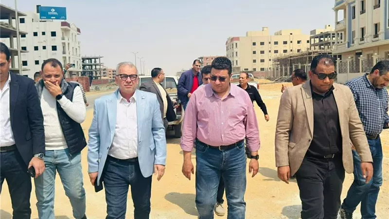 نائب رئيس “المجتمعات العمرانية” يتفقد أعمال “بيت الوطن” بالقاهرة الجديدة 
