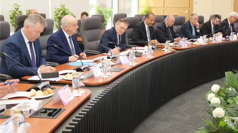 متابعة مكثفة لمراحل إنشاء الضبعة وفق الجدول الزمني المحدد