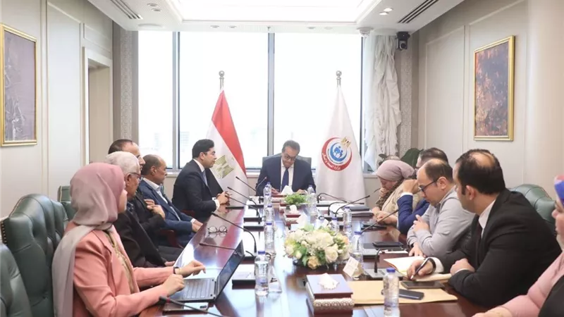 وزير الصحة يبحث تطوير مستشفى الكبد المصري ببلطيم بالتعاون مع جمعية الإيثار