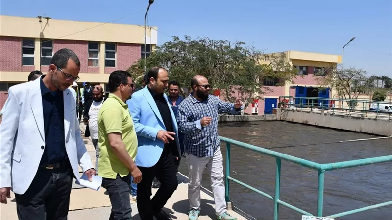 رئيس مياه الشرب بالجيزة يتفقد محطة معالجة صرف صحي أم دينار بمنشآة القناطر
