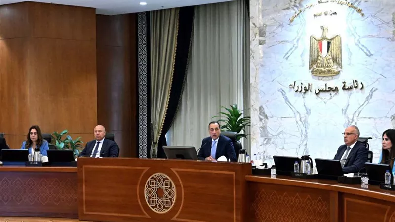 مدبولي يتابع تنفيذ “رأس الحكمة” و”شمس الحكمة” لتعزيز السياحة بالساحل الشمالي