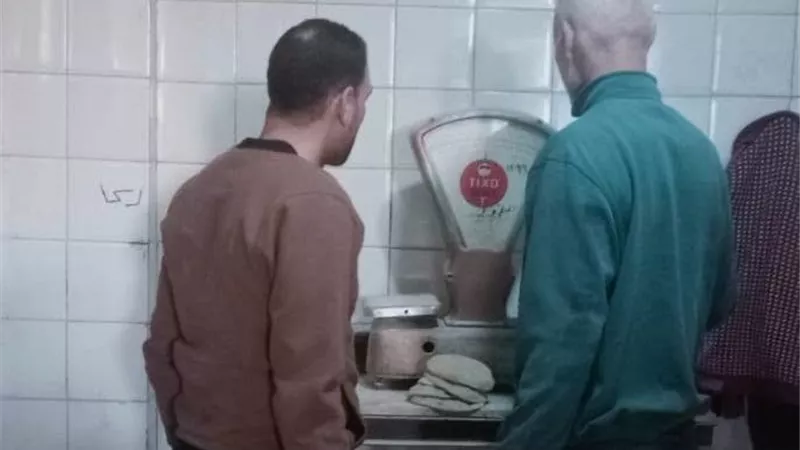 تموين القليوبية تشن حملة مفاجئة بأبو زعبل وتضبط مخالفات بالمخابز