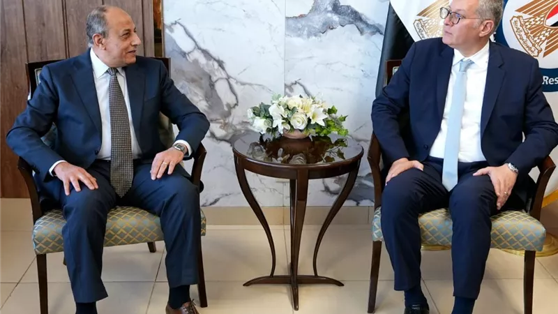 وزير البترول يلتقي رئيس لجنة الدفاع والأمن القومي بالنواب لبحث تأمين الطاقة وتعزيز الاستثمارات