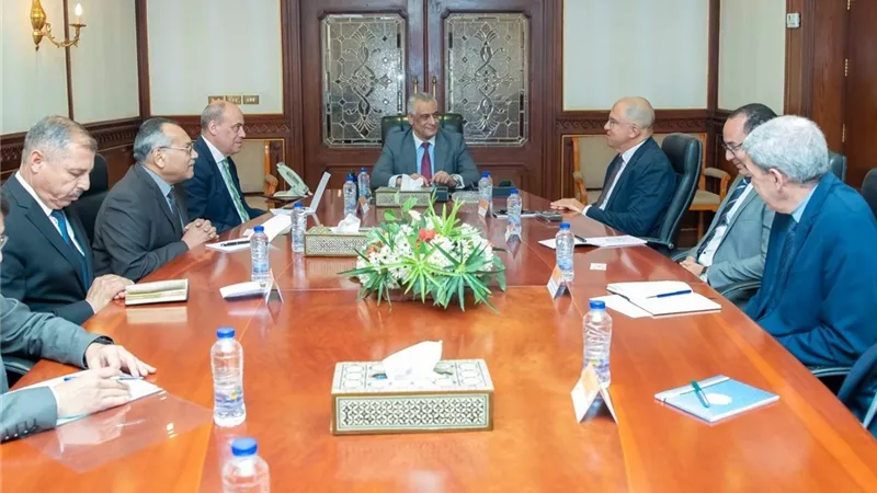 وزير الدولة للإنتاج الحربي يبحث مع رئيس اتحاد الصناعات المصرية تعزيز التصنيع المحلي