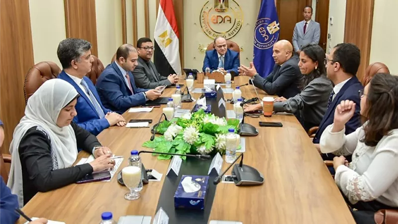 رئيس هيئة الدواء يبحث مع شركة لوريال تعزيز الاستثمار في مستحضرات التجميل