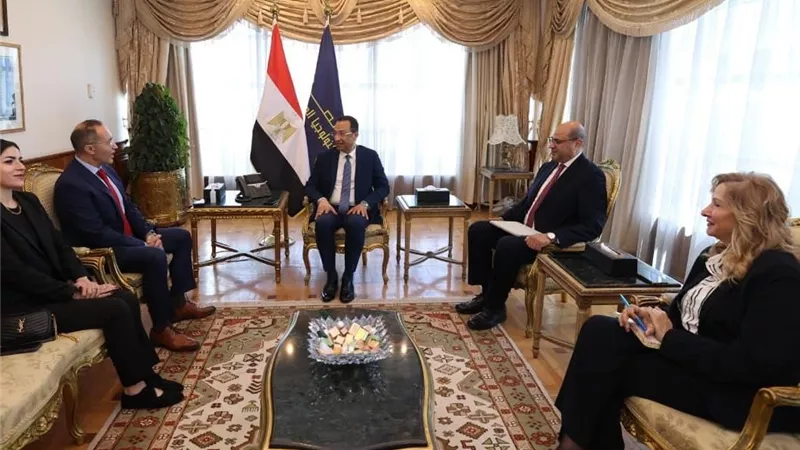 وزير الاتصالات و«إنتل» يبحثان تعزيز التعاون في الذكاء الاصطناعي والأمن السيبراني