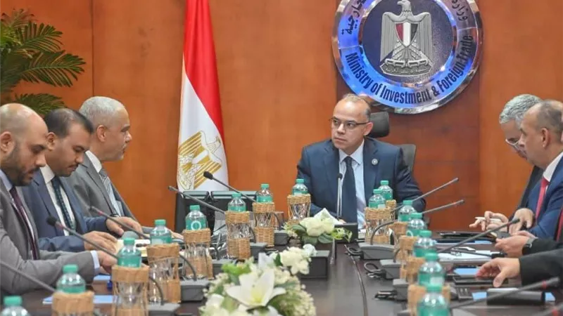 وزير الاستثمار يبحث مع مجموعة العربي خطط التوسع الصناعي وزيادة المكون المحلي 