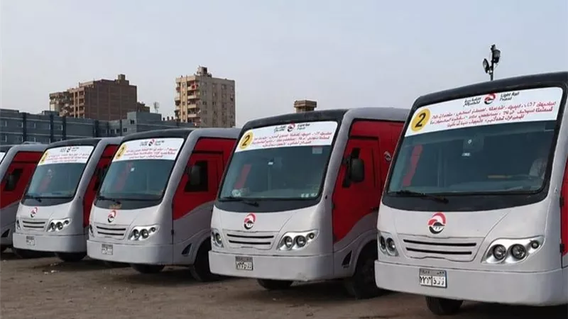 وزارة النقل: بدء تشغيل 18ميني باص مكيفاً لربط أحياء الشروق بمحطة القطار الكهربائيLRT