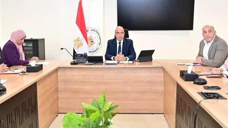 وزير الري يوجه بإعداد خطة متكاملة للتطوير التكنولوجي والتحول الرقمي بهيئة المساحة