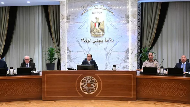 مجلس الوزراء يمد العمل عن بُعد يوم الأحد طوال مايو مع استثناء القطاعات الحيوية