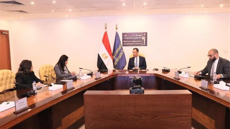 وزير الاتصالات يستعرض جهود مصر في جذب استثمارات مراكز البيانات الخضراء العالمية