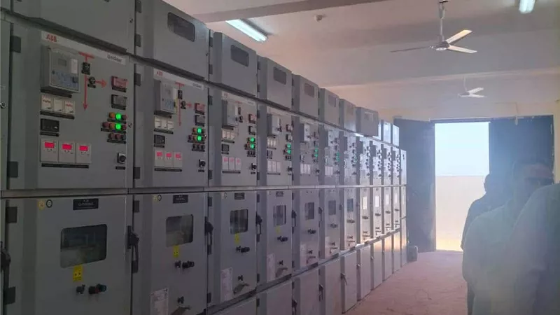 إطلاق التيار الكهربائي لموزع التوسعة S19 لدعم مشروع الإسكان الأخضر بمدينة حدائق العاشر