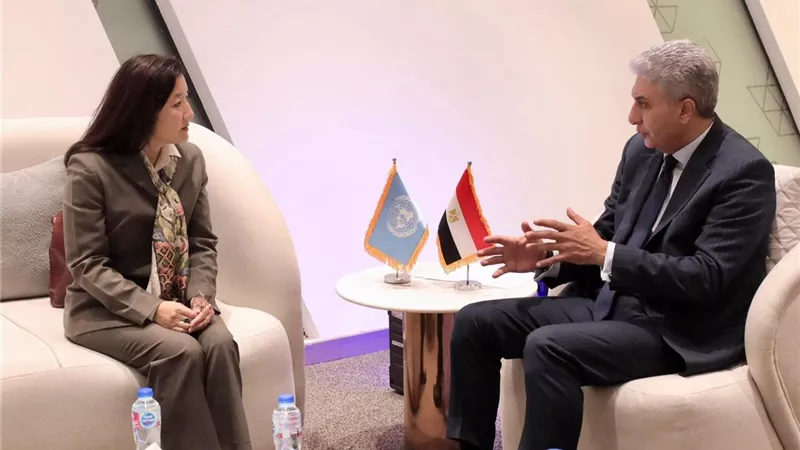 وزير السياحة يبحث مع برنامج الأمم المتحدة تعزيز الاستدامة داخل المواقع الأثرية
