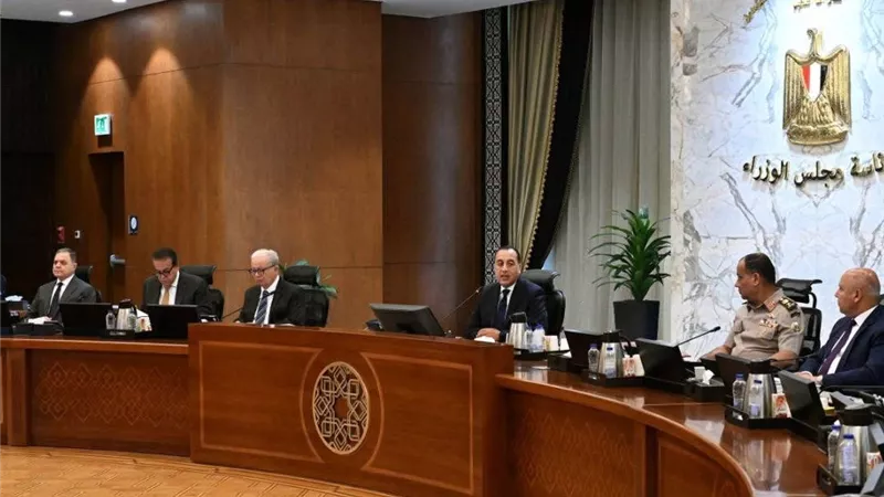 قرارات جديدة لمجلس الوزراء.. محطة وقود بقنا وتطبيق التأمين الصحي الشامل بالمنيا وتطوير سلامة الغذاء